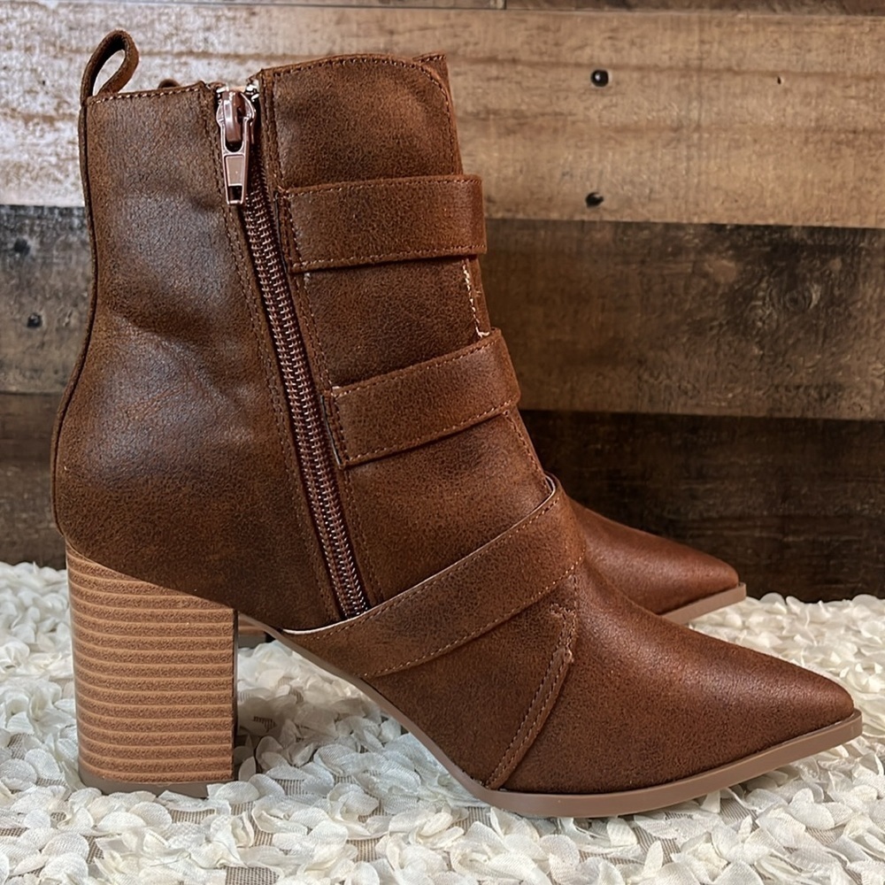 Journee Collection Brown & Gold Buckle Ankle Biker Pointed Booties Size 6 NEW - Picture 6 of 9